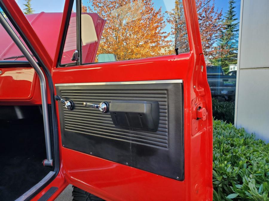 Детали интерьера Chevrolet K5 Blazer 4x4 Custom 1969 года  (фото 46 из 85)